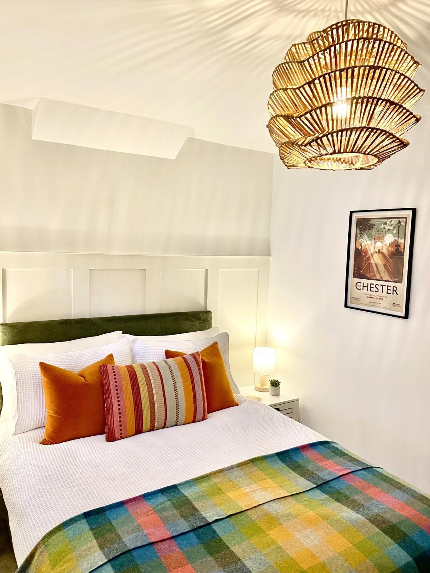 Boutique Chapel Apartment Within City Walls Chester Exterior photo